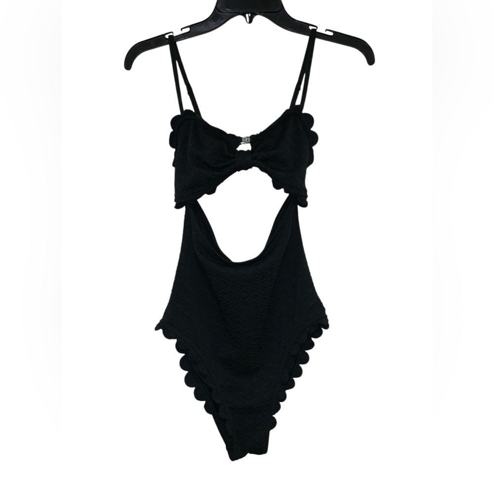 Cupshe One Piece Swimsuit Black Cutout Scallop Trim Bathing Suit Size S